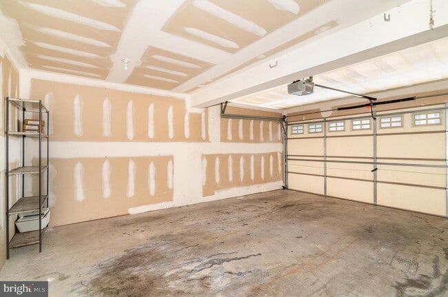 Building Photo - 6315 Creekbend Dr