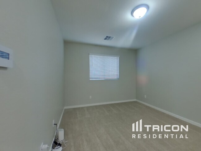 Building Photo - 4548 E Grandview St