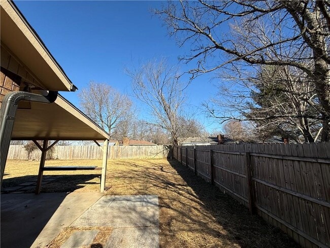 Building Photo - 350 E Margaret Pl