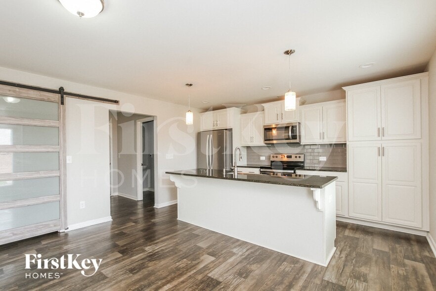 Building Photo - 167 Hidden Lakes Rd