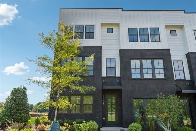 Building Photo - 428 Meadows Ln