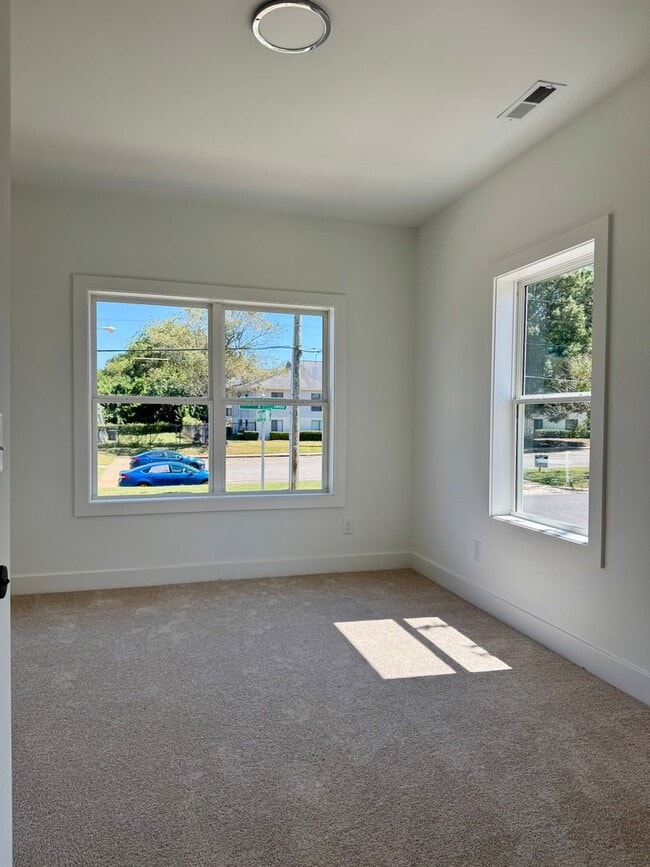 Building Photo - 1408 Sawyer Rd