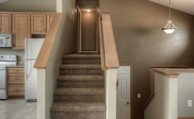 Building Photo - Inviting 3-Bedroom Near 168th & Giles!!