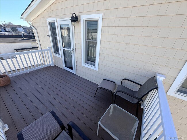 Building Photo - 65 New Hampshire St