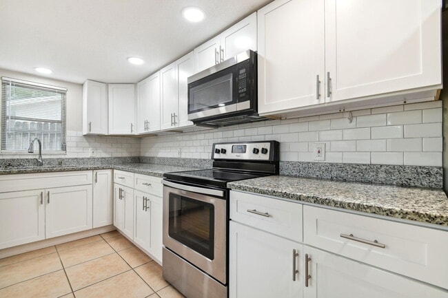 Building Photo - 4818 Dogwood St
