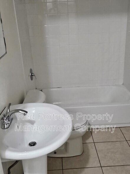 Building Photo - 3810 Desoto Ave