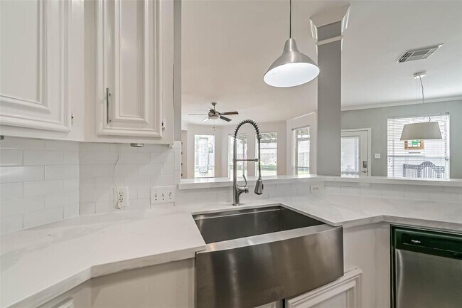 Building Photo - 9910 Brook Meadow Ln