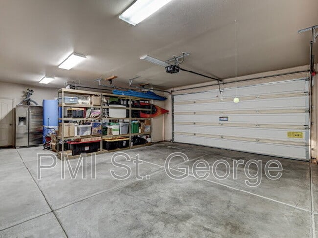 Building Photo - 621 Rolling Hills Dr