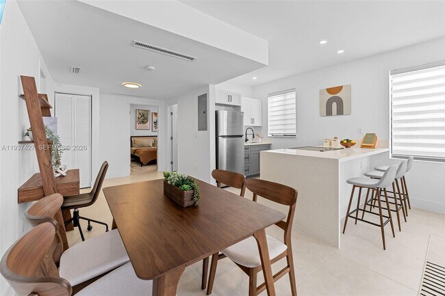 Building Photo - 1144 SW 4th St