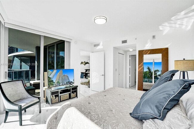 Building Photo - 488 NE 18th St