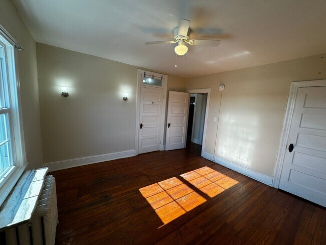 Building Photo - Serene Splendor in Mt. Pleasant: Stylish 1BR, 1BA Haven