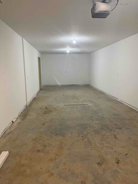 Building Photo - 2303 Lake Ave