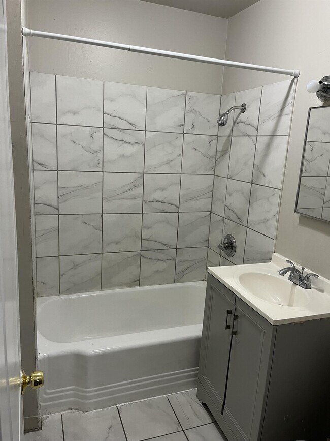 Building Photo - 4866 N 48th St