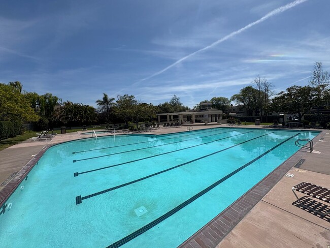 Building Photo - 5 bed 3 bath Gated Community in Union City...