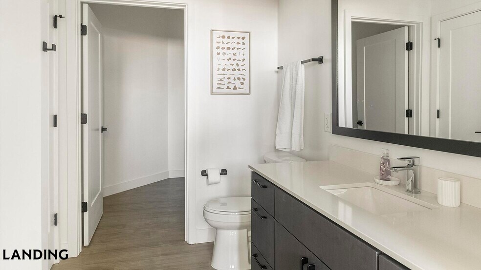 Building Photo - 1007 S Mint St