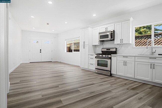 Building Photo - 18 Del Sol Ct
