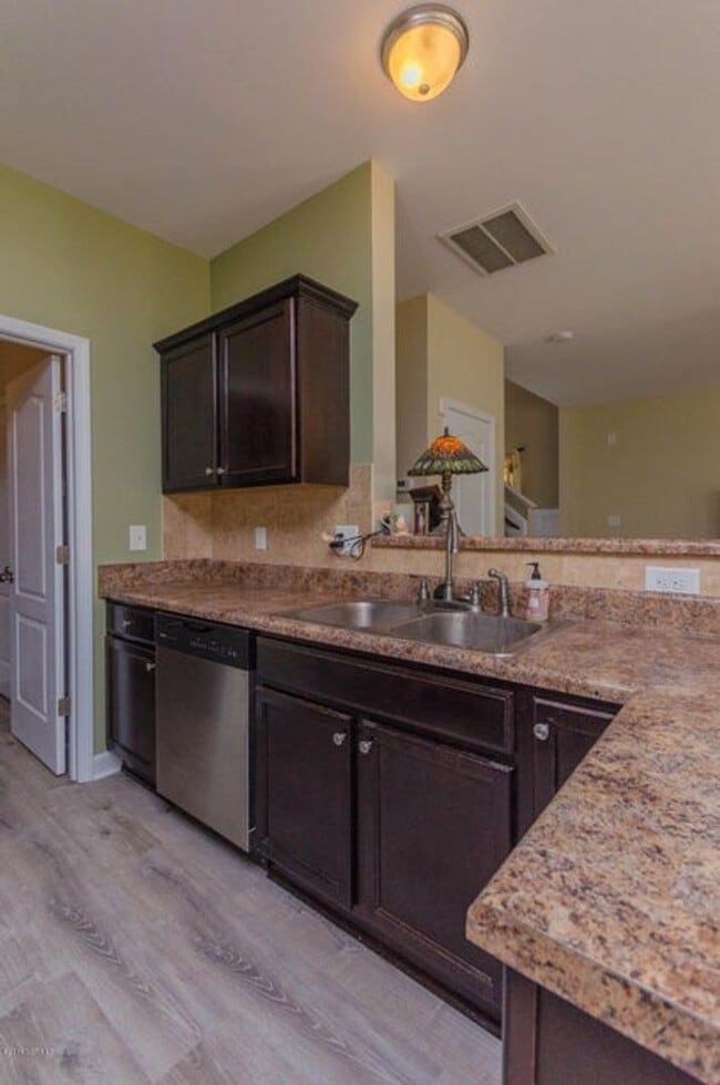 Building Photo - 219 Peggy's Trce