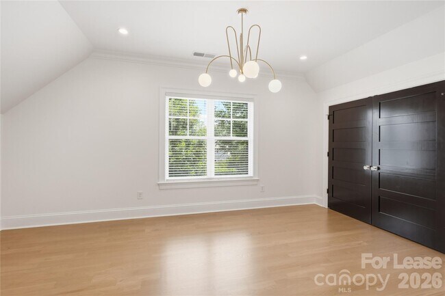 Building Photo - 404 Iverson Way
