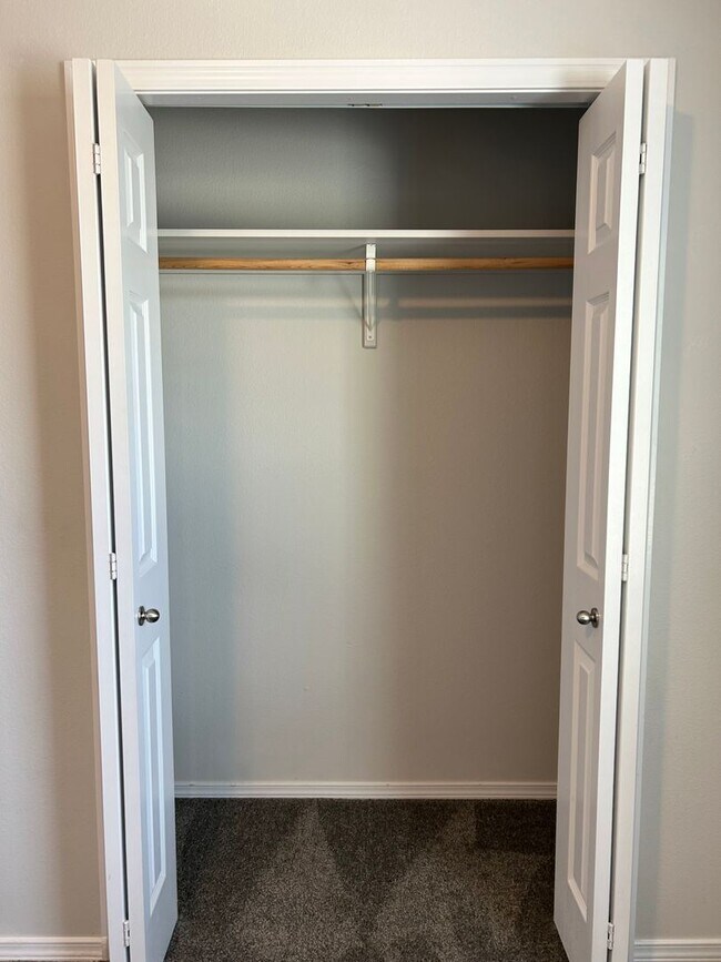 Building Photo - Discover Tranquil Living at Ariposa Park: 4BR, 2.5BA Home