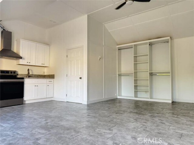 Building Photo - 3233 E Cameron Ave