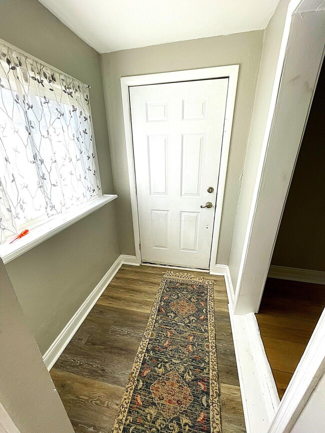 Building Photo - 264 W 8th St