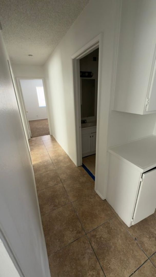 Building Photo - 4295 Sunnyview Ct