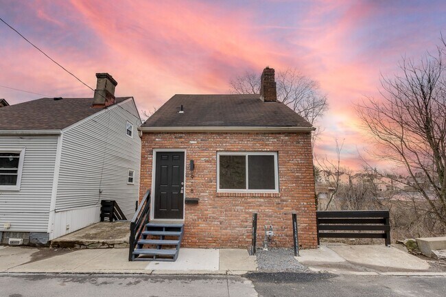 Building Photo - Available NOW - Private 2 Bedroom Home w/ Beautiful Updates!