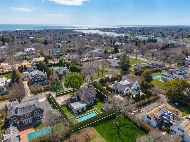 Building Photo - 121 Post Ln