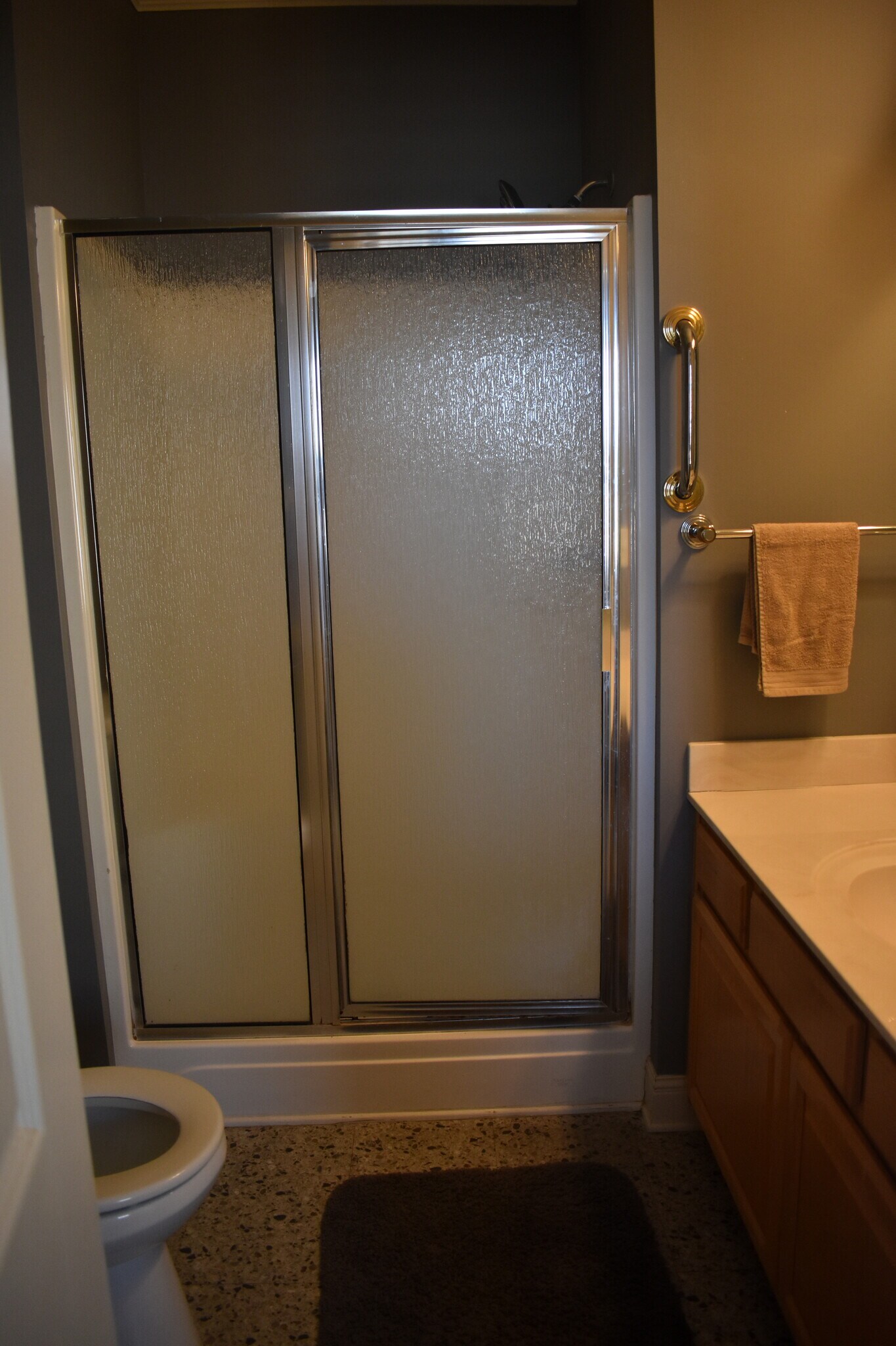 Full Bath #1 - 433 Montgomery St