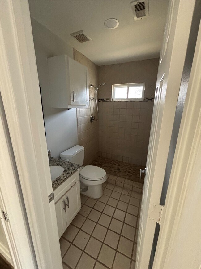 Building Photo - 5424 4th St