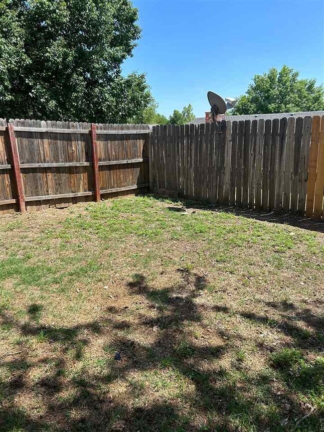 Building Photo - 901 NE Tortoise Dr