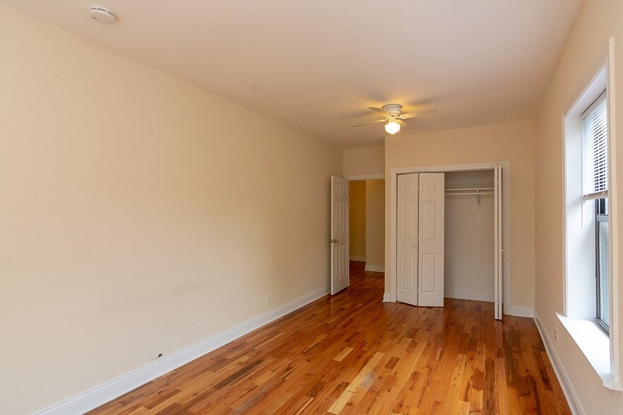 Building Photo - 635.5 W Cornelia Ave