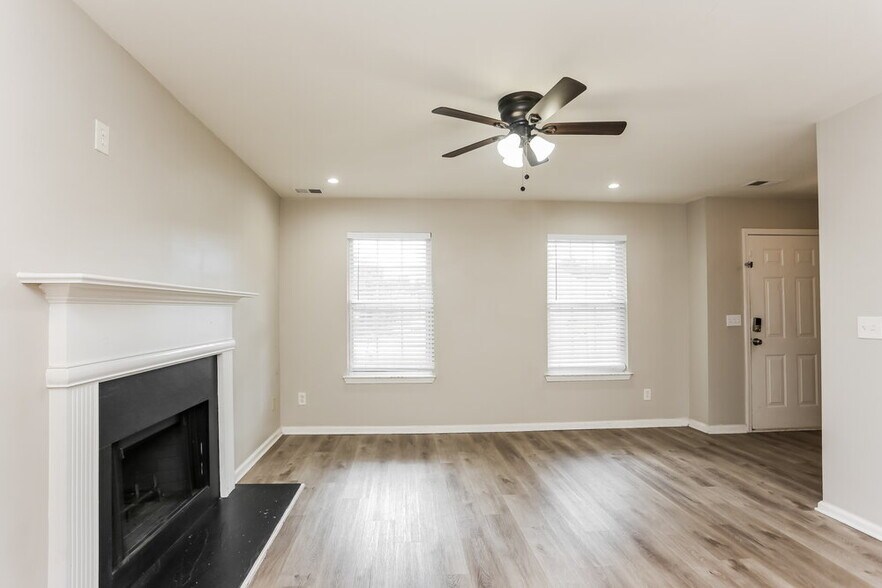 Building Photo - 4040 Brookfield Way