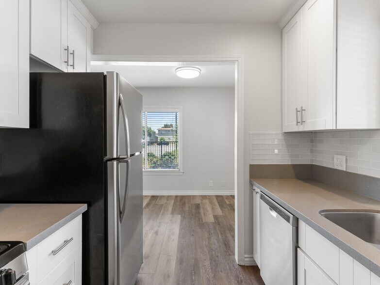 Building Photo - 1340 W Parade St