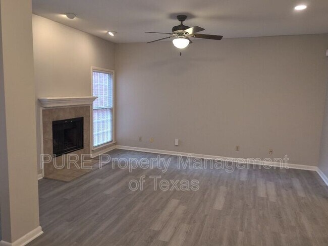 Building Photo - 3200 Duval St