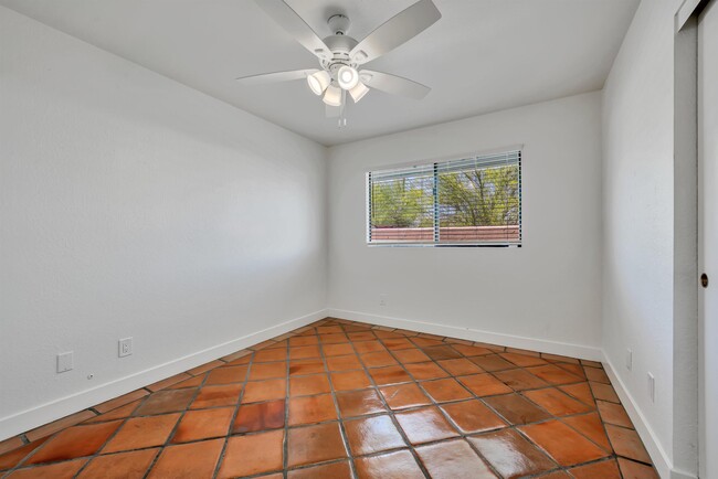 Building Photo - 53475 Avenida Herrera