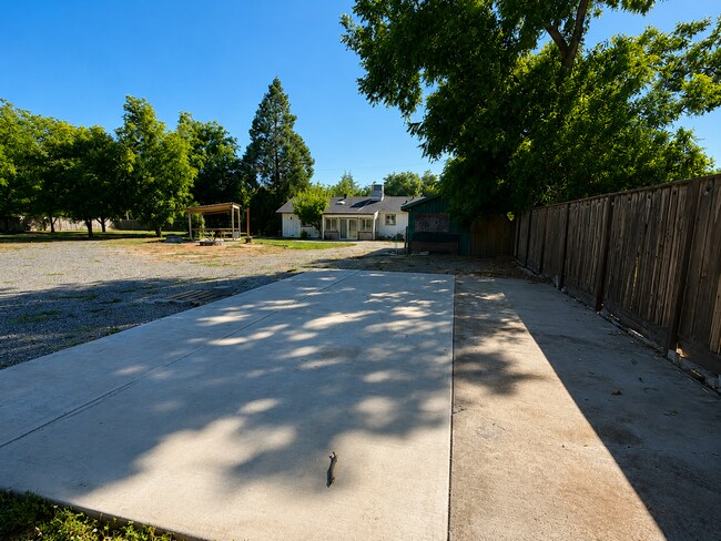 Building Photo - 3682 Bay Ave