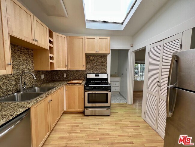 Building Photo - 420 Altair Pl