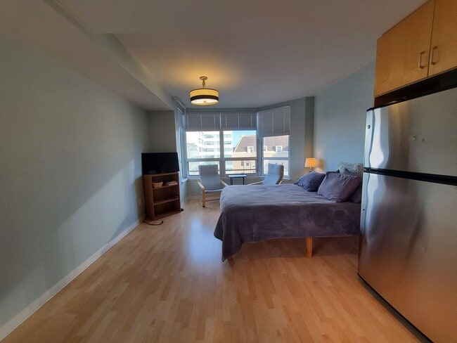 Building Photo - Downtown High-Rise Studio with parking and in-home laundry