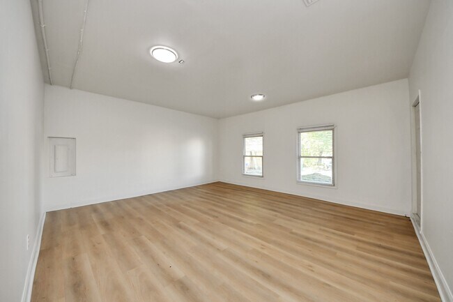 Building Photo - 10743 Boardwalk St