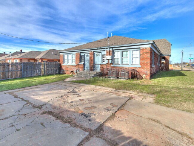 Building Photo - 946 East Dr