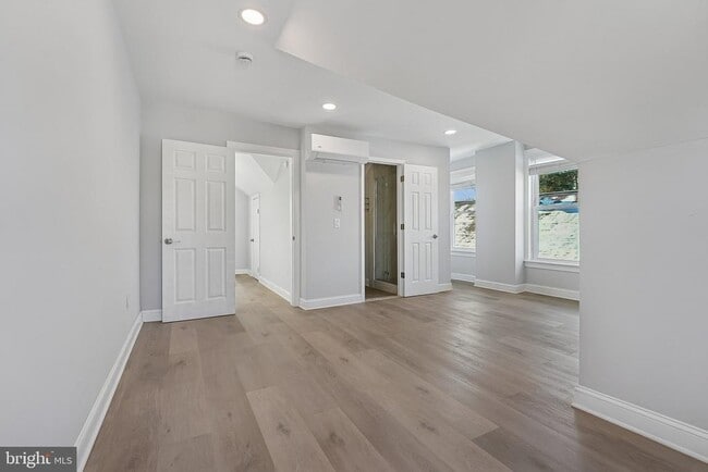 Building Photo - 92 Leigh Ave