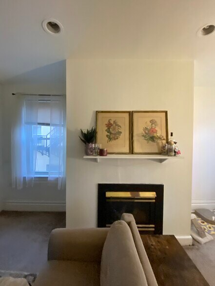 Building Photo - 370 S Negley Ave