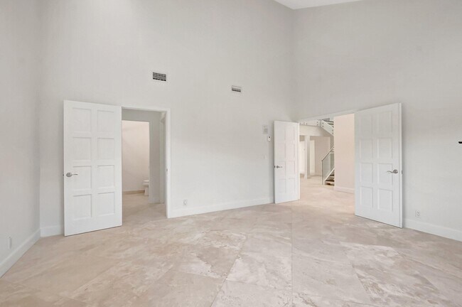 Building Photo - 540 SW 15th St