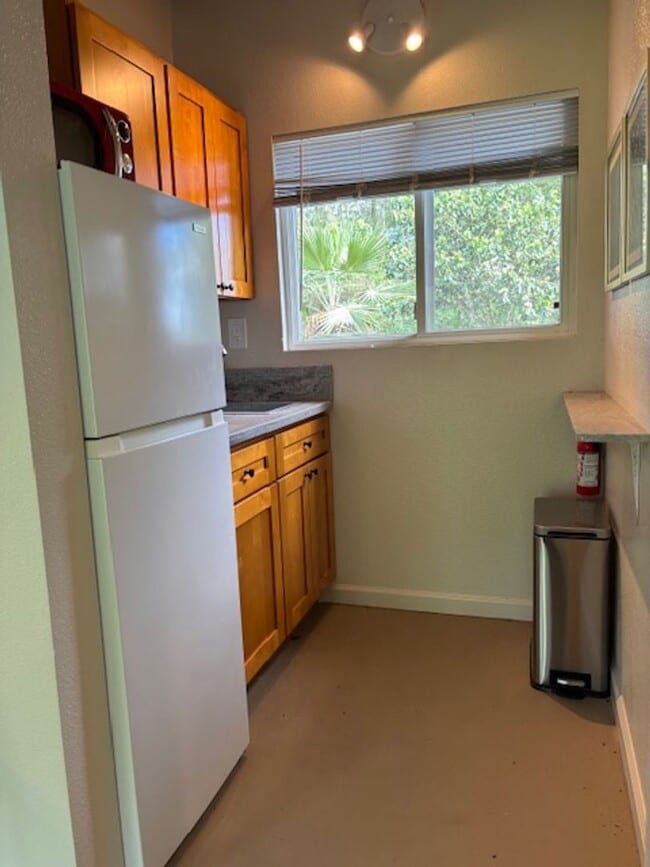 Building Photo - Ohana with Separate Entrance and Kitchenet...