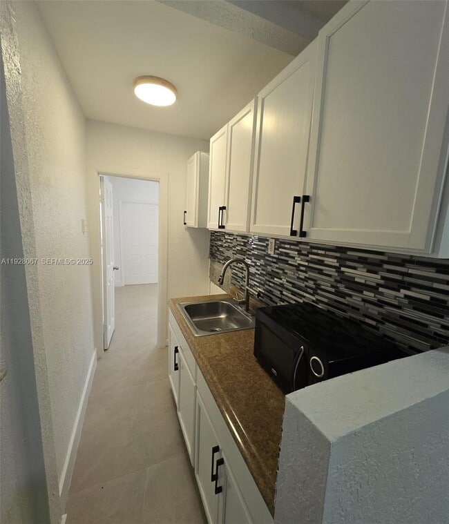 Building Photo - 4130 SW 19th St