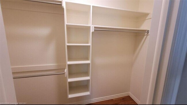 Building Photo - 1212 Mesa Dr