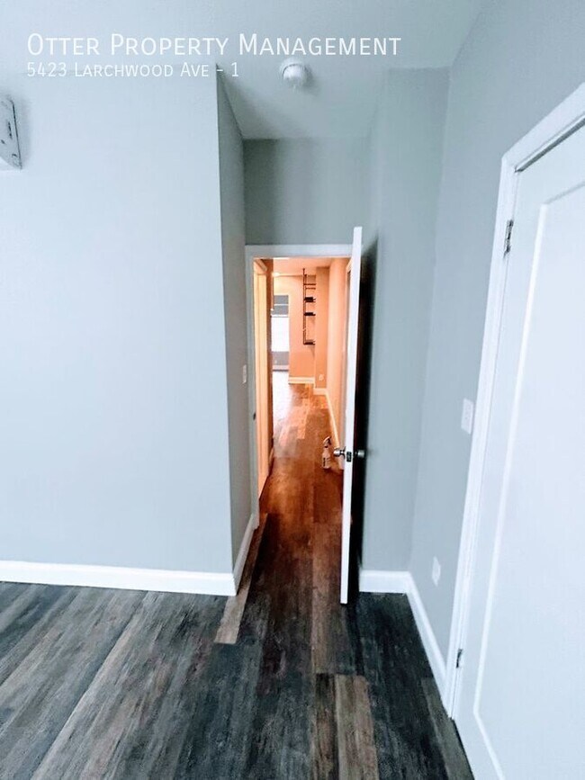 Building Photo - 5423 Larchwood Ave