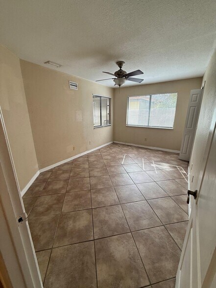 Building Photo - 6019 Scotchwood Gln