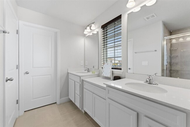 Building Photo - 14031 Crimson Ave